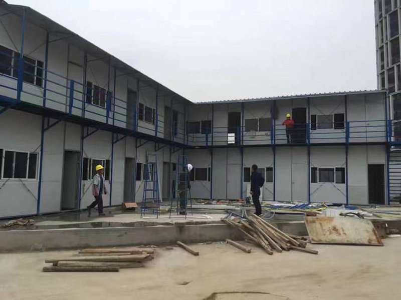 西安彩钢活动房选型与搭建指南：工地临建板房、彩钢棚制作与钢结构工程配套解析